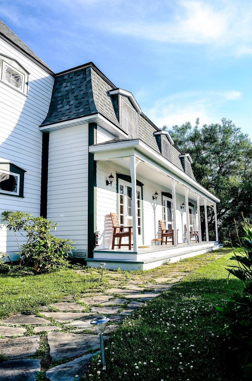 Auberge Le 112 Saint Andre De Kamouraska Exterior photo